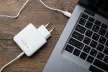 FIXED Hálózati USB töltő szett USB-C és 2xUSB kimenet, USB-C/USB-C kábel 1 méter, PD támogatás 45W, fehérr