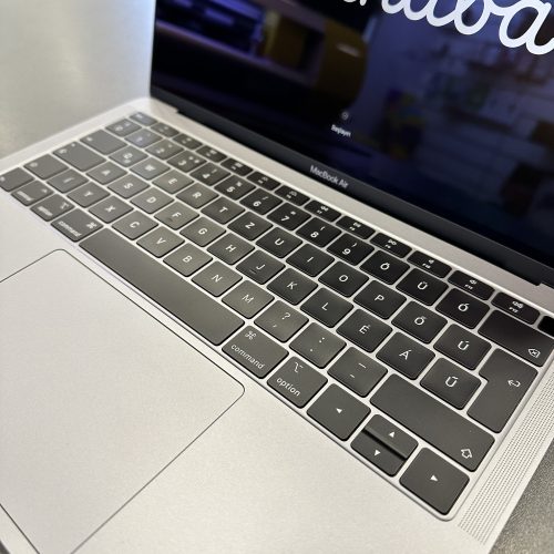 Apple Macbook Air 13" Space gray  A1932 2018  (használt, 6 hónap jótállás, 0% ÁFA)
